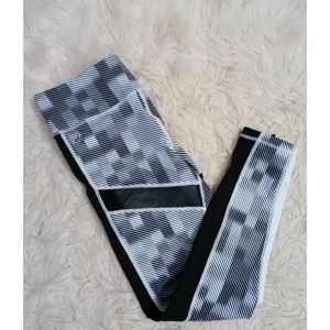Workout Empire Mosaic Tights B&W sz M